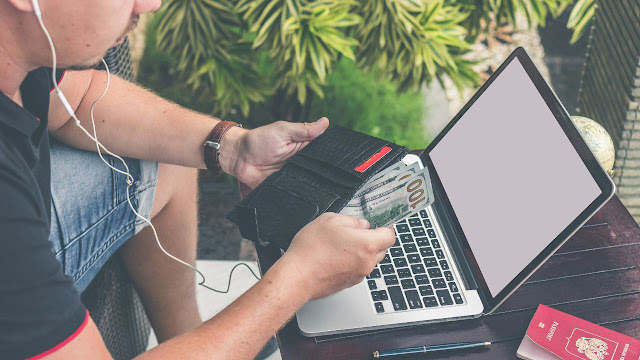 How to track your expenses in the UK